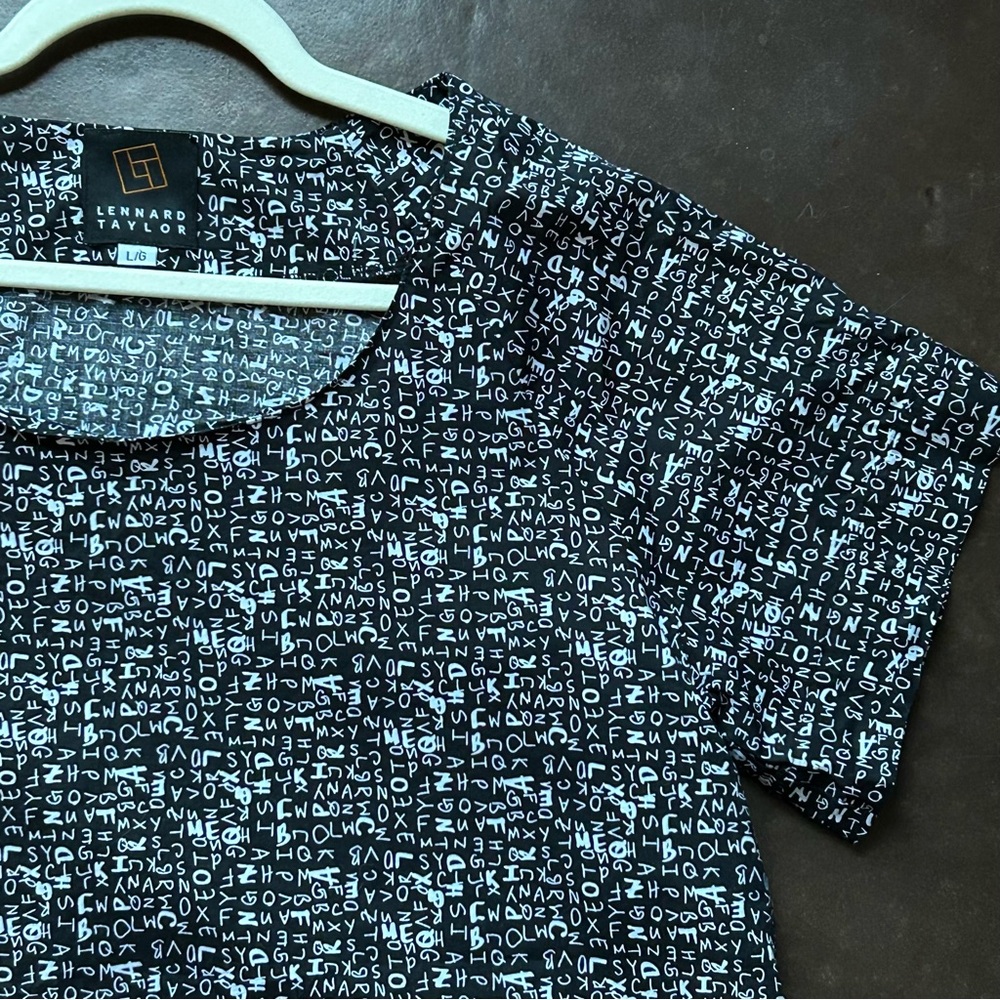 Lennard Taylor- 100% cotton black + white abstract letter oversized top- size L - Picture 3 of 15